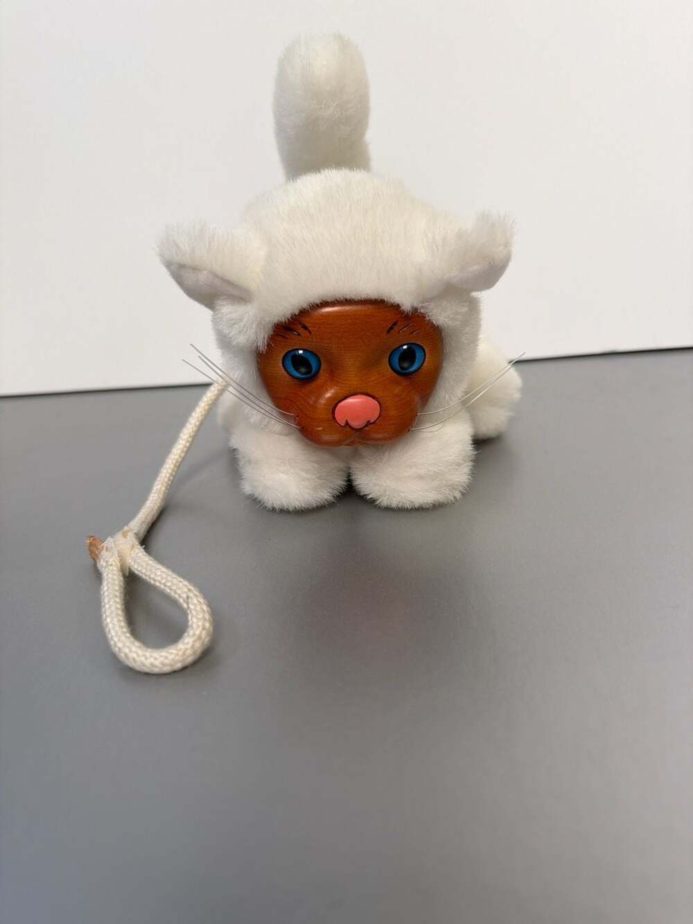 Vintage‎ Applause Facie and Fifi White Plush Cat with Wooden Face